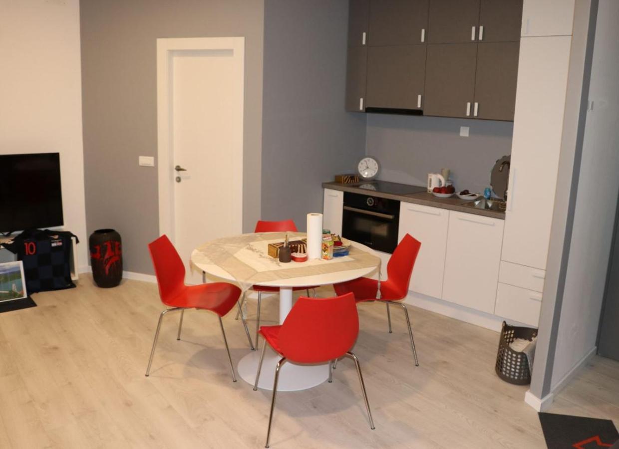 Apartman Gusar -Top Position, Close To The Center And The Beach, Fully Equipped โอมิช ภายนอก รูปภาพ